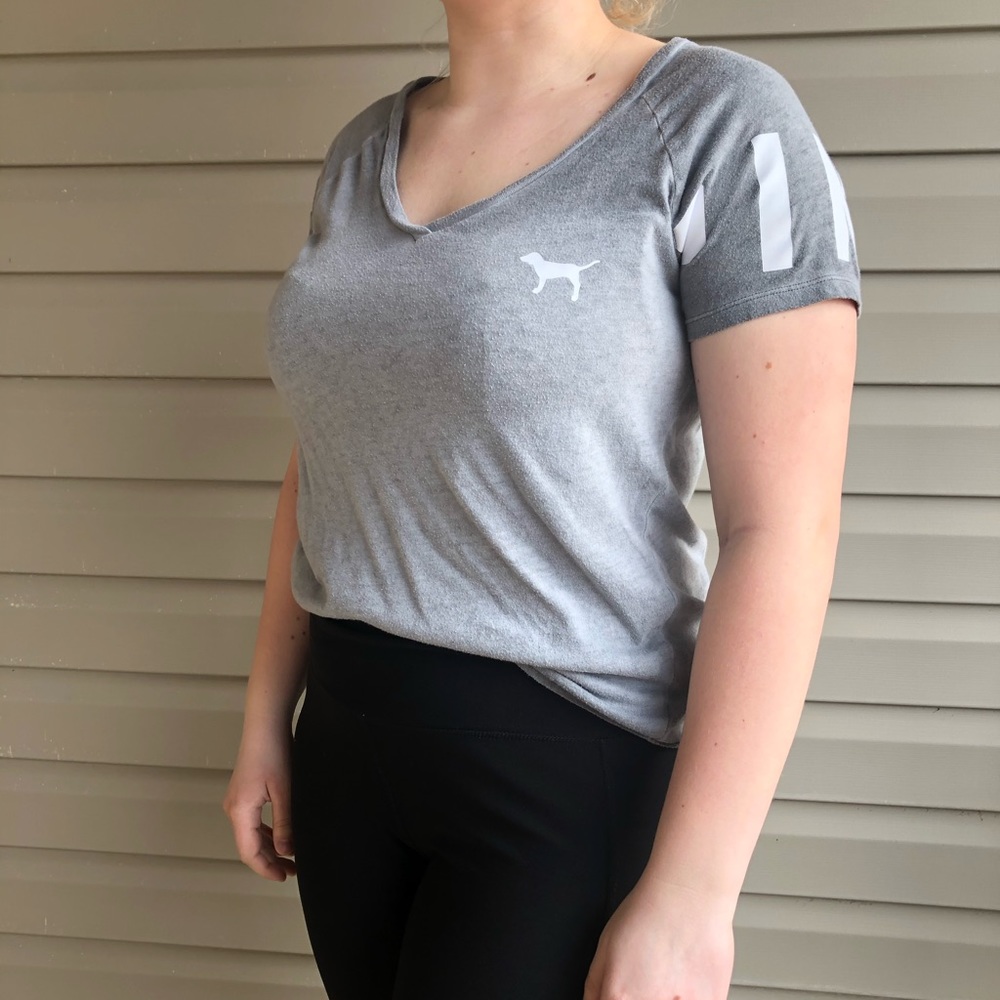 🌿Gray Victoria’s Secret PINK T-Shirt